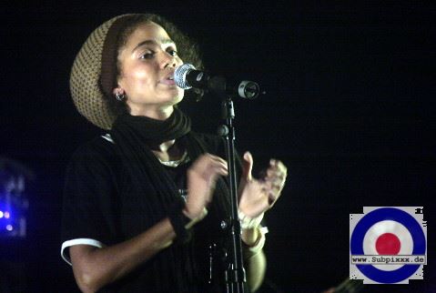 Nneka (NGR) 14. Chiemsee Reggae Festival - Übersee - Tent Stage 23. August 2008 (7).jpg